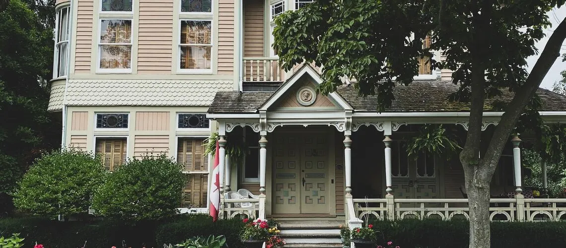 Melbourne home facade beautifully prepared with a manicured garden, symbolising optimal kerb appeal for valuation.